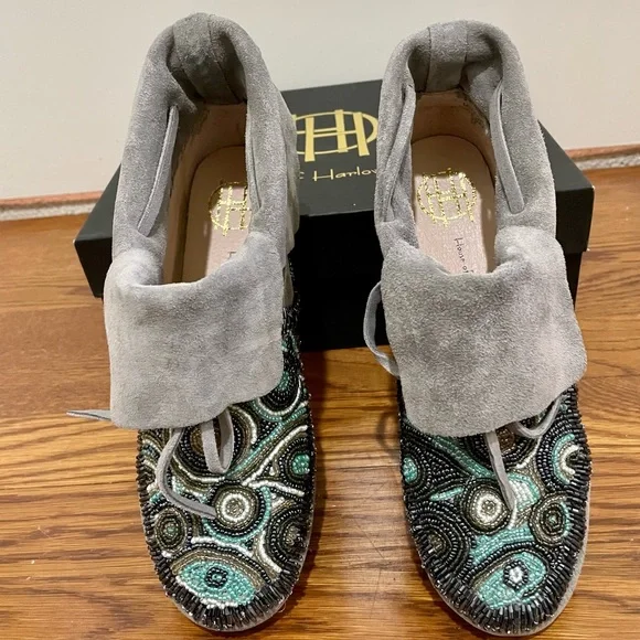 House of Harlow 1960 EUC. EU Sz 37 US Sz 7. Beaded. Dove Grey. - Picture 2 of 9